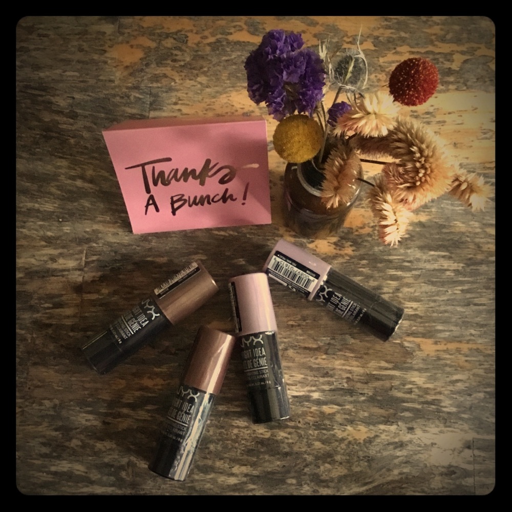 NYX illuminating sticks